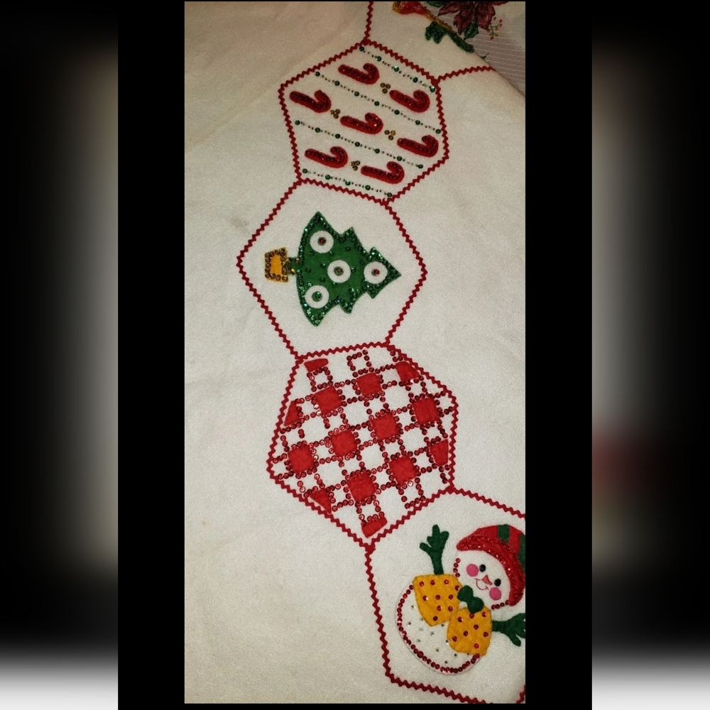 Mid-Century Bucilla Christmas Tree Skirt - Picture 7 of 12